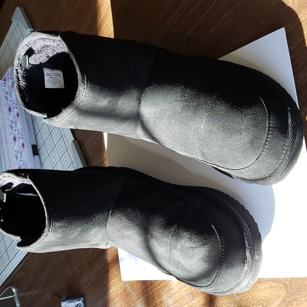 OLD NAVY Cozy Faux‎ Suede Boots in Blackjack